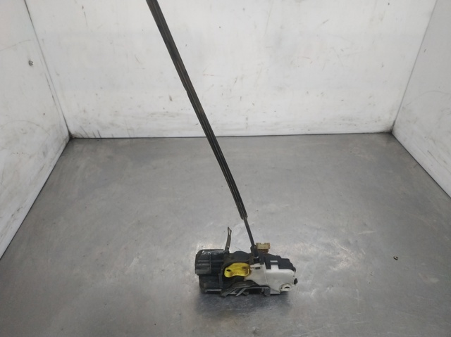 Zamek drzwi przednich lewych 13503801 OPEL