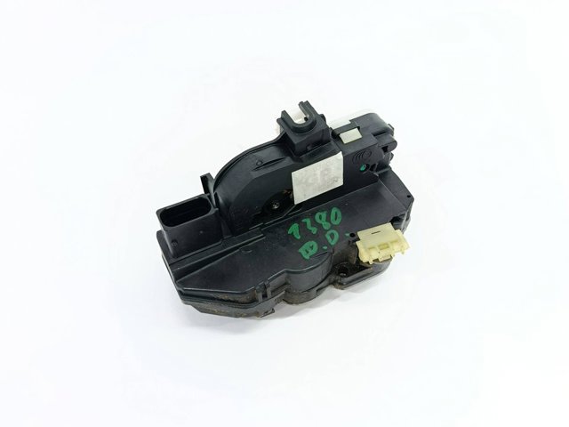 Zamek drzwi przednich prawych 13503802 OPEL