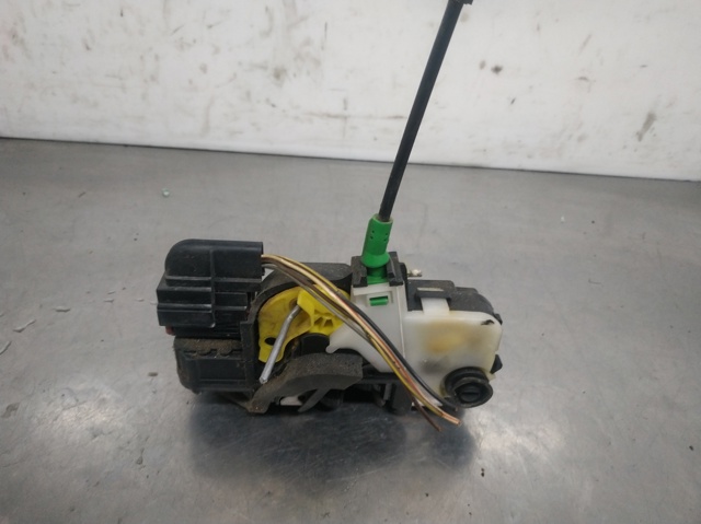 Zamek drzwi tylnych lewych 13503807 OPEL