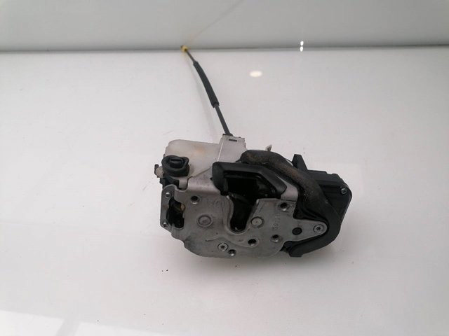 Zamek drzwi tylnych prawych 13503808 OPEL
