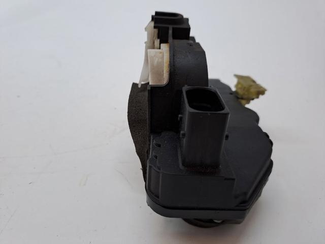 Zamek drzwi tylnych prawych 13503808 OPEL