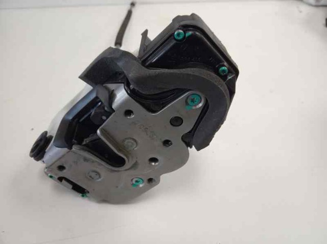 Zamek drzwi tylnych prawych 13503808 OPEL