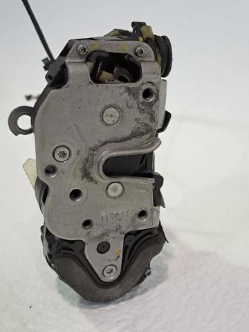 Zamek drzwi tylnych prawych 13503808 OPEL