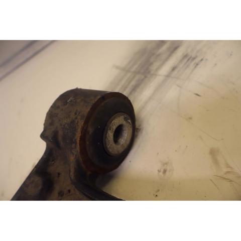 Wahacz zawieszenia przedniego dolny lewy 1352227080 PEUGEOT