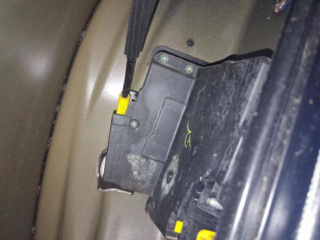 Zamek drzwi przednich prawych 13533592 OPEL
