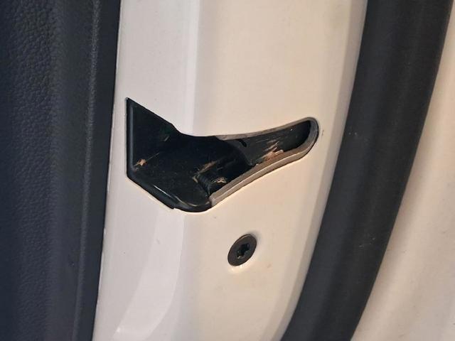 Zamek drzwi przednich prawych 13533592 OPEL