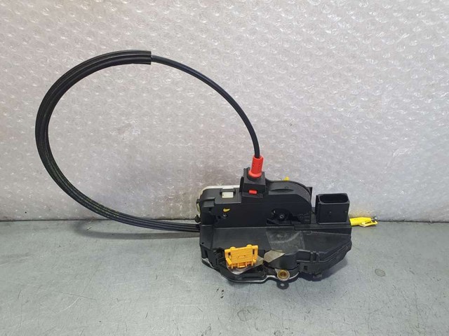 Zamek drzwi przednich lewych 13579522 OPEL