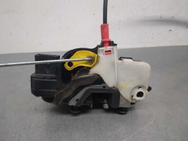 Zamek drzwi przednich lewych 13579522 OPEL