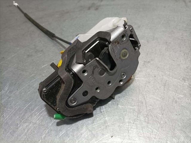Zamek drzwi przednich lewych 13579522 OPEL