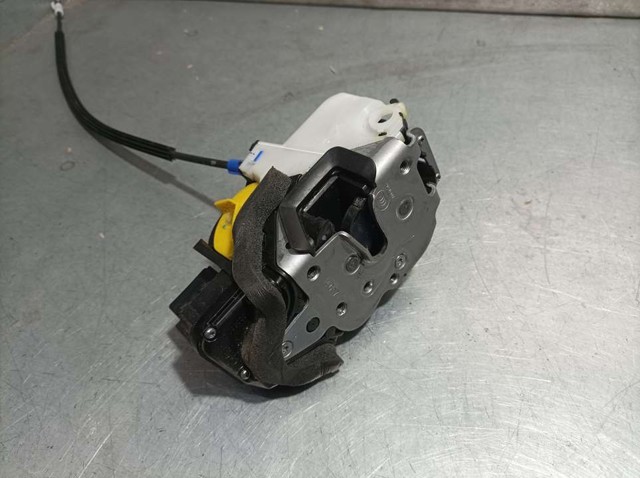 Zamek drzwi przednich lewych 13579522 OPEL