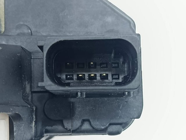 Zamek drzwi przednich prawych 13579523 OPEL
