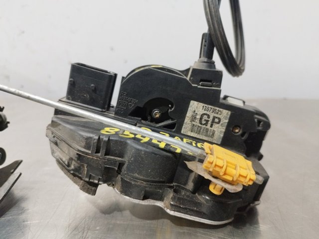 Zamek drzwi przednich prawych 13579523 OPEL