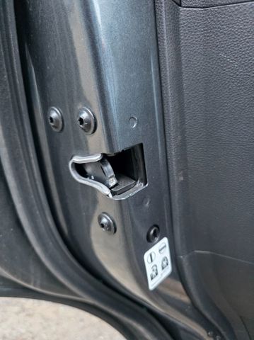Zamek drzwi tylnych lewych 13579545 OPEL