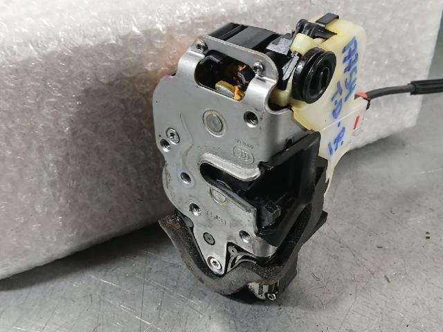 Zamek drzwi tylnych prawych 13579546 OPEL