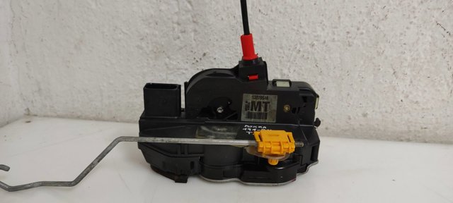 Zamek drzwi tylnych prawych 13579546 OPEL