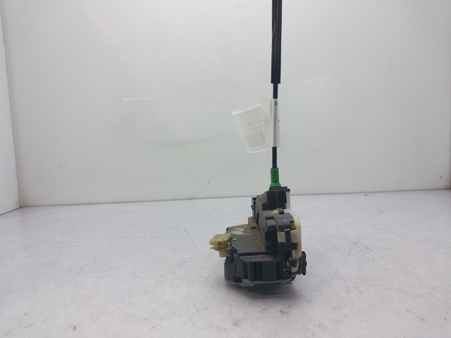 Zamek drzwi tylnych prawych 13579556 OPEL