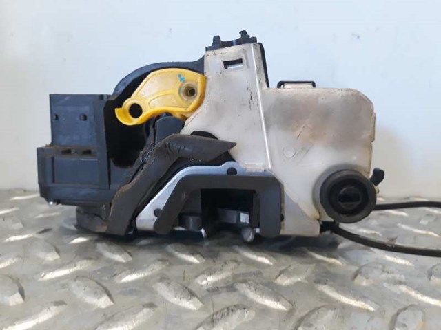 Zamek drzwi tylnych lewych 13579557 OPEL