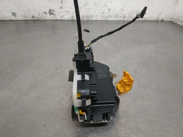 Zamek drzwi tylnych lewych 13579557 OPEL