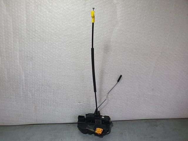 Zamek drzwi tylnych prawych 13579566 OPEL
