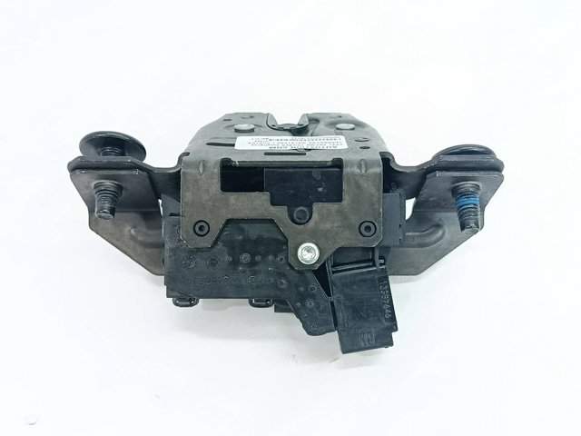 Zamek klapy bagażnika (3/5 drzwi tylnych) 13587646 OPEL