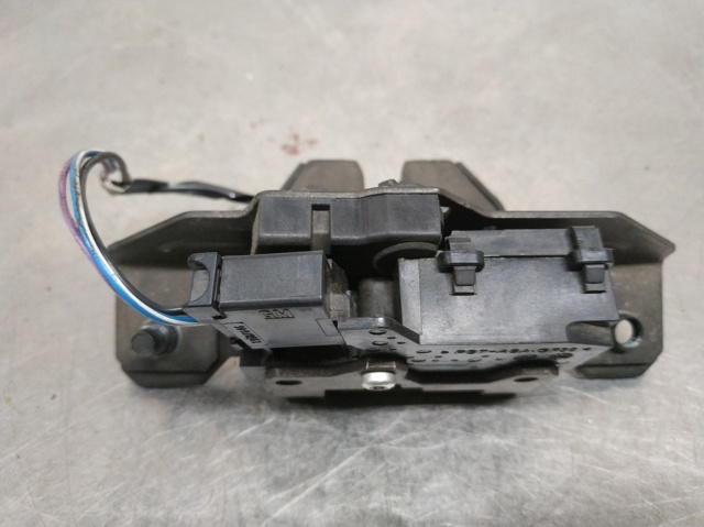 Zamek klapy bagażnika (3/5 drzwi tylnych) 13587646 OPEL