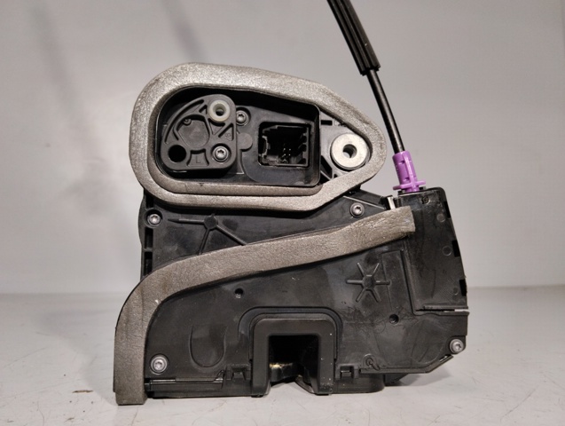 Zamek drzwi przednich lewych 13597528 OPEL