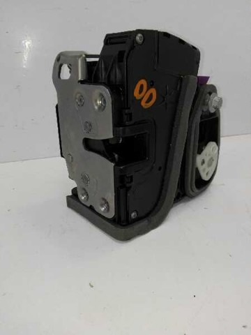 Zamek drzwi przednich prawych 13597530 OPEL