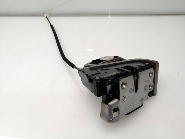 Zamek drzwi przednich prawych 13597530 OPEL