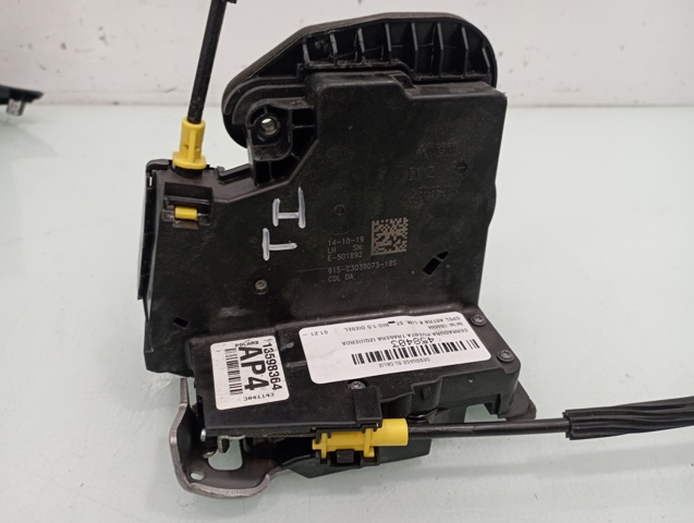 Zamek drzwi tylnych lewych 13598364 OPEL