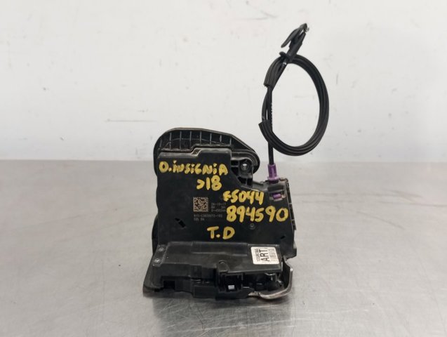 Zamek drzwi tylnych prawych 13598385 OPEL