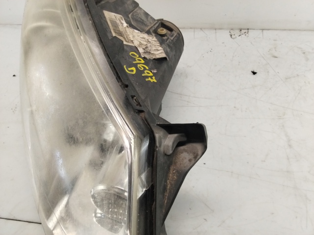 Reflektor prawy 1401367980 PEUGEOT