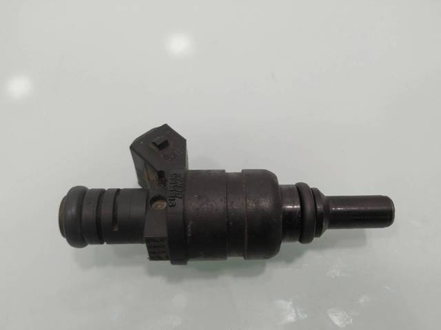 Wtryskiwacz paliwa 1427240 BMW