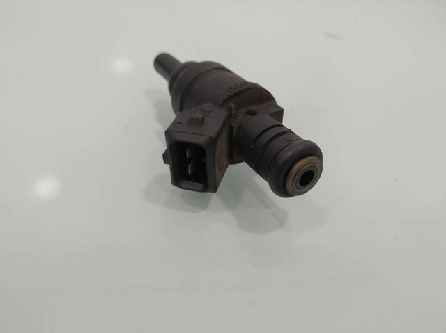 Wtryskiwacz paliwa 1427240 BMW