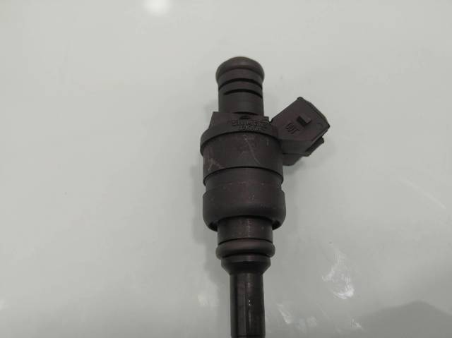 Wtryskiwacz paliwa 1427240 BMW