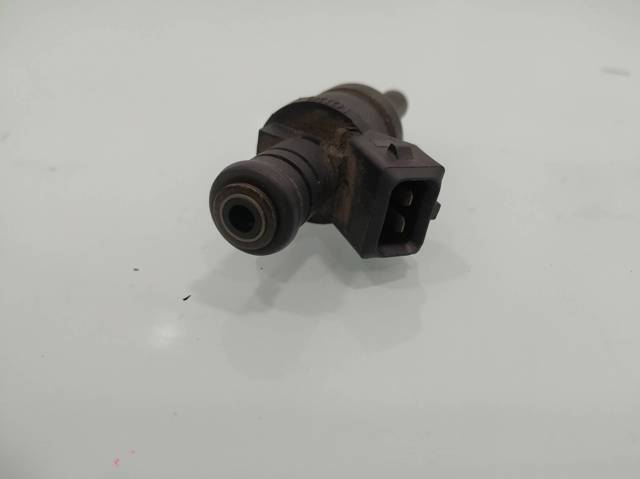 Wtryskiwacz paliwa 1427240 BMW