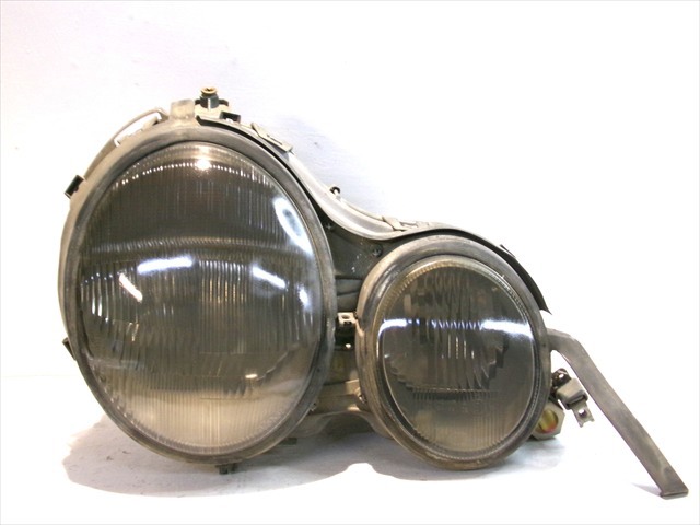 Reflektor prawy 14434600 MERCEDES