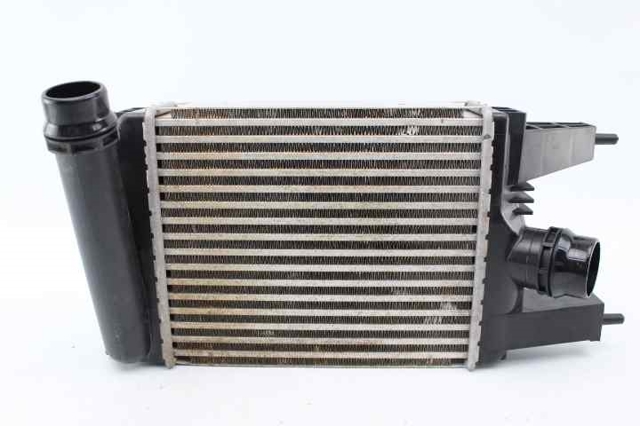 Chłodnica intercoolera 144613ZU1B NISSAN