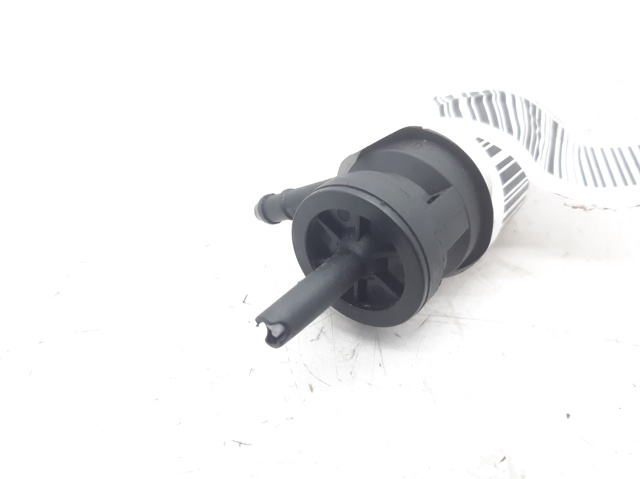 Pompka spryskiwacza szyby przedniej 1450058 OPEL