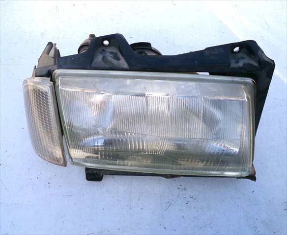 Reflektor prawy 1474267080 PEUGEOT
