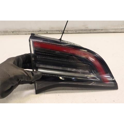Lampa tylna Tesla Model 3