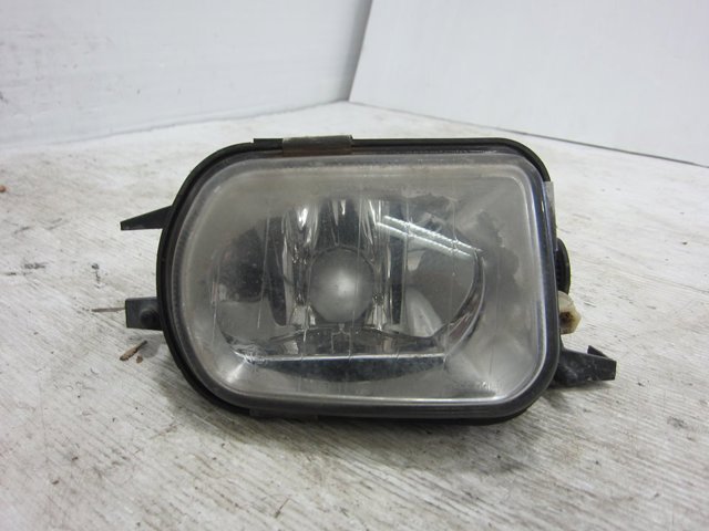 Lampa przeciwmgielna lewa 15099900 MERCEDES