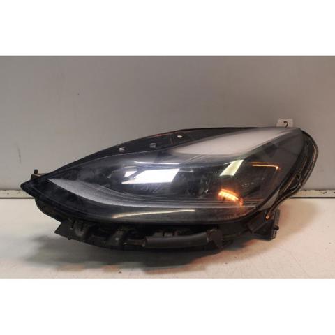 Reflektory Tesla Model 3