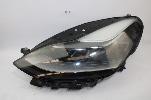 Reflektory Tesla Model 3