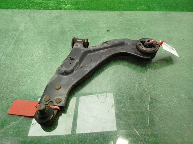 Wahacz zawieszenia przedniego dolny lewy 1522130 FORD