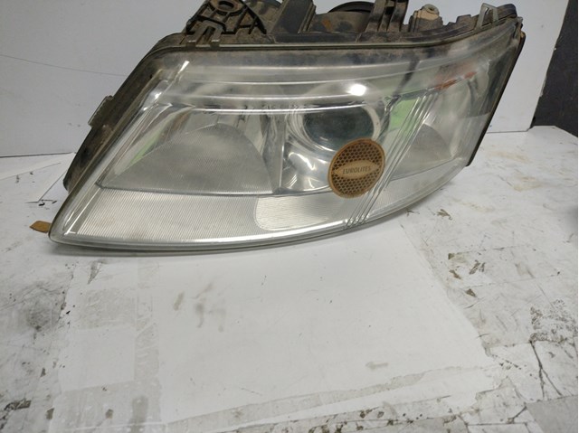 Reflektor prawy 155820 GM