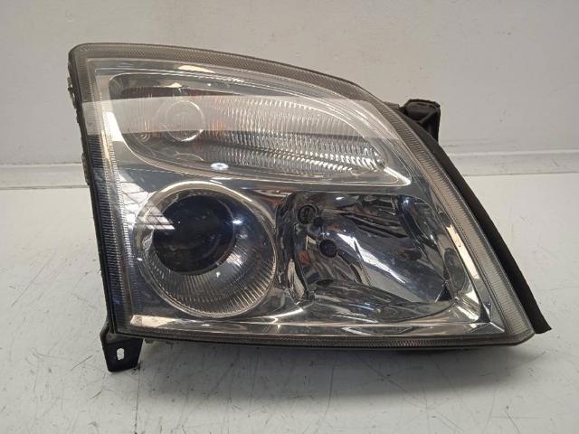 Reflektor prawy 15588800 OPEL