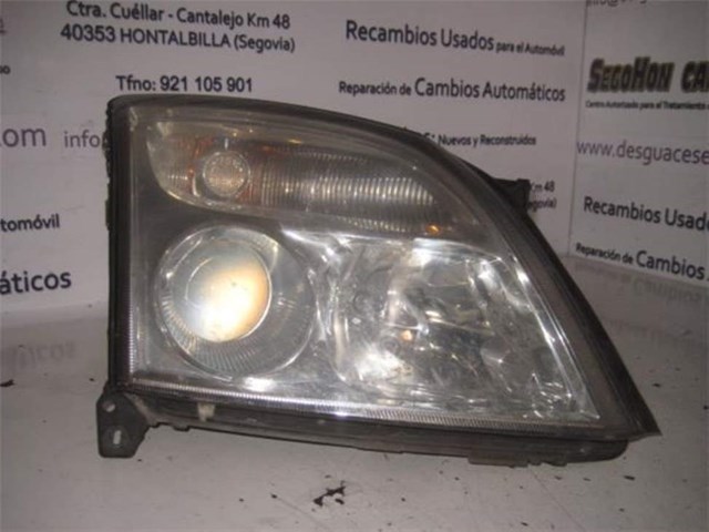 Reflektor prawy 15588800 OPEL