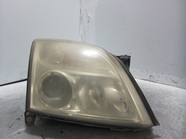 Reflektor prawy 15588800 OPEL