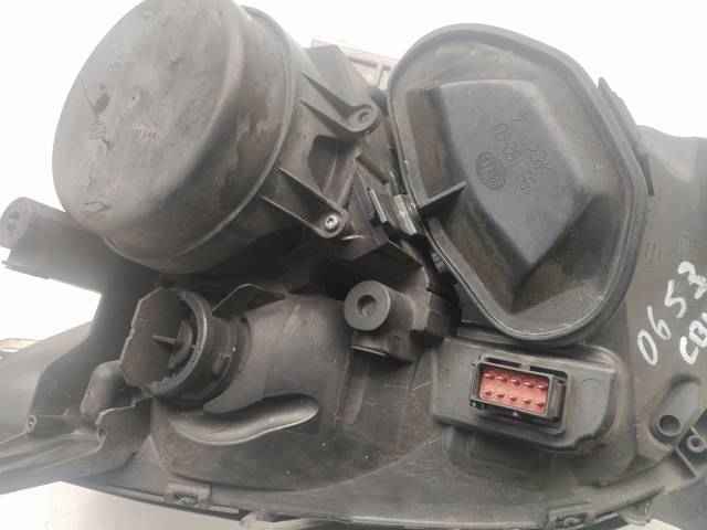 Reflektor prawy 15588800 OPEL