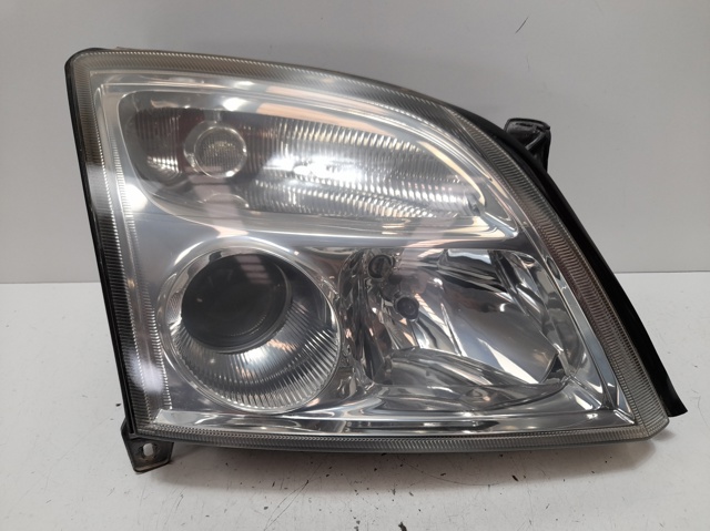 Reflektor prawy 15588800 OPEL